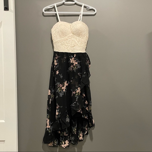 Suzy Shier Lace and Chiffon Dress - Picture 2 of 6